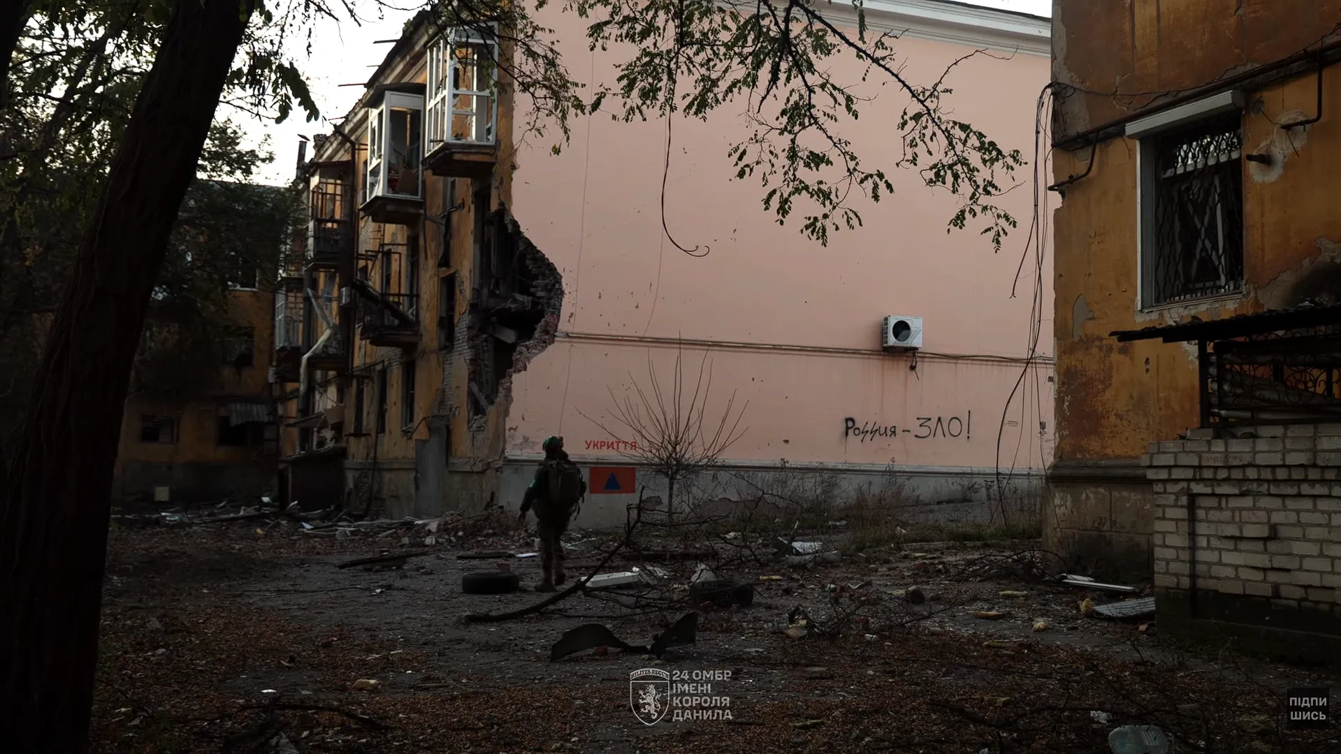 Знищені будинки і могили в дворах: як зараз виглядає понівечена ворогом Костянтинівка. Відео