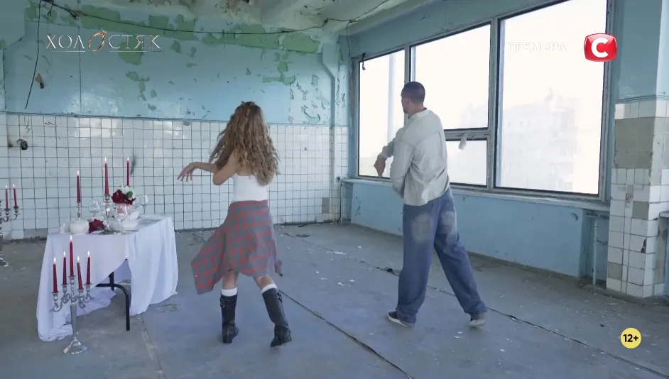 Знакомство с родителями и самые откровенные свидания: онлайн-трансляция девятого выпуска "Холостяка". Фото