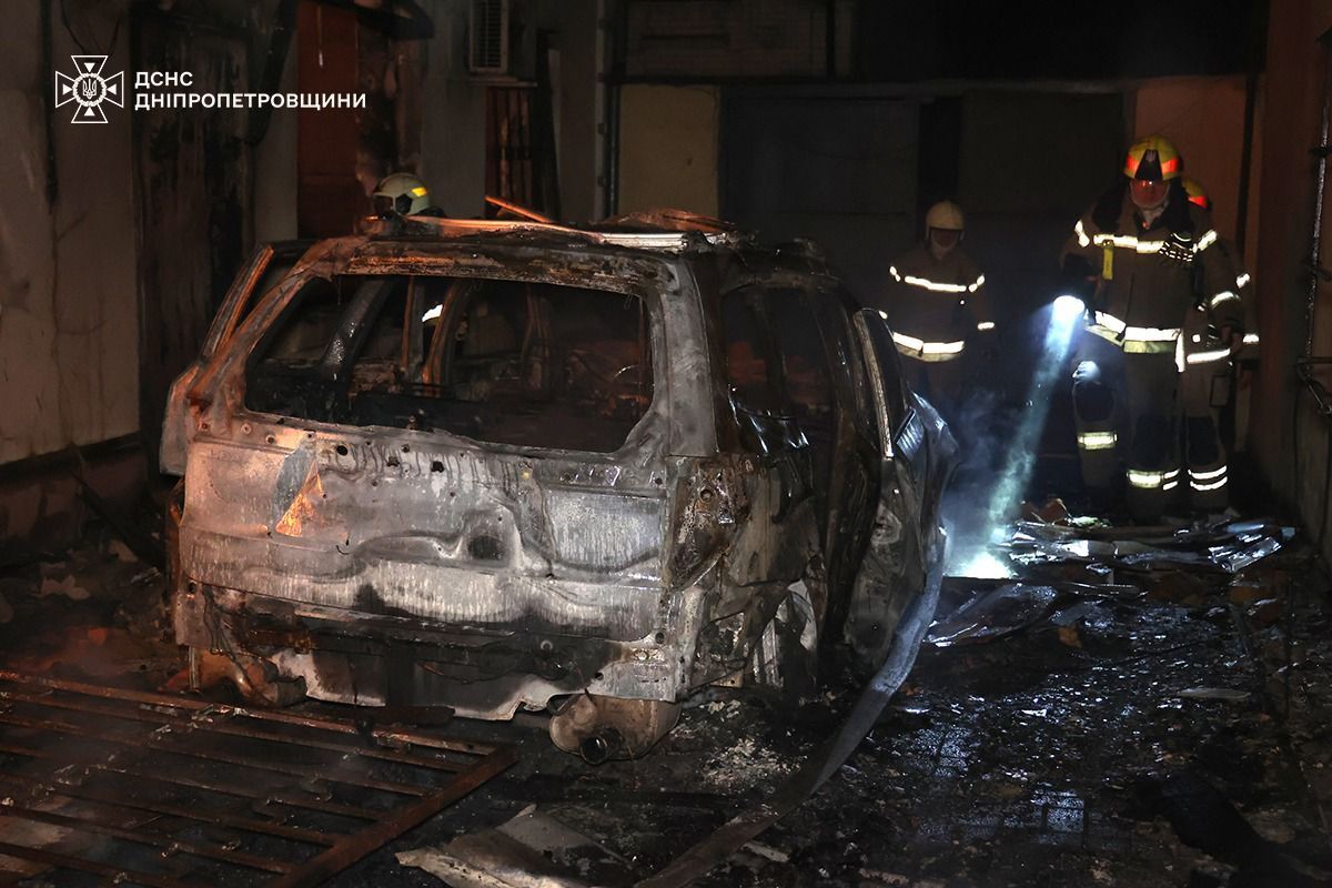 Окупанти вдарили по Дніпропетровщині: сталась пожежа, постраждало двоє людей. Фото