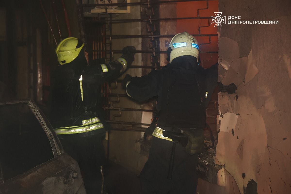 Окупанти вдарили по Дніпропетровщині: сталась пожежа, постраждало двоє людей. Фото