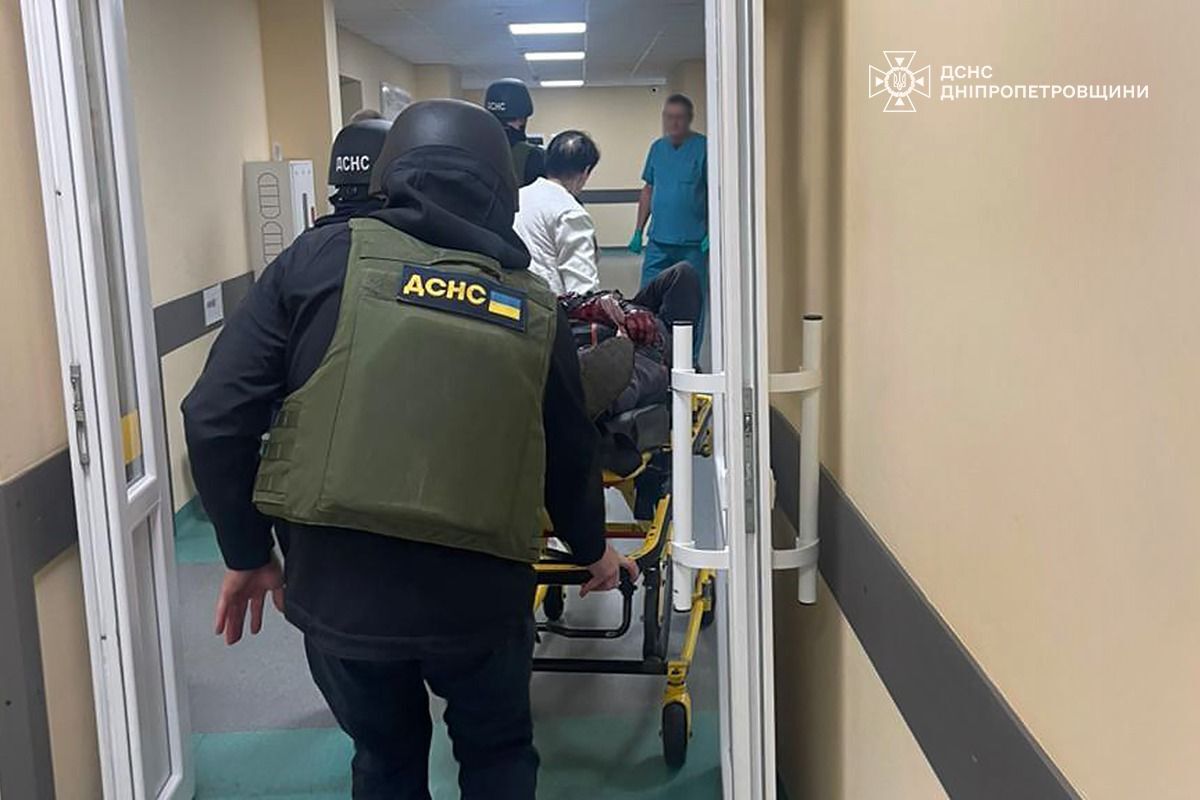 Окупанти вдарили по Дніпропетровщині: сталась пожежа, постраждало двоє людей. Фото