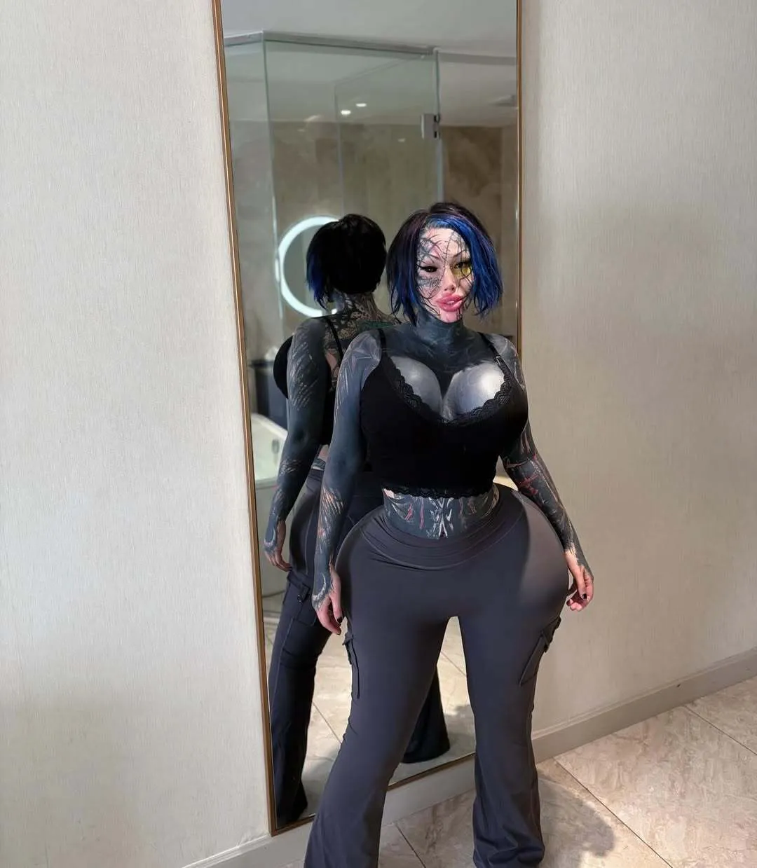 Модель "Мария Магдалина", известная как "живая надувная кукла", умерла при загадочных обстоятельствах: каким был ее жуткий предсмертный пост