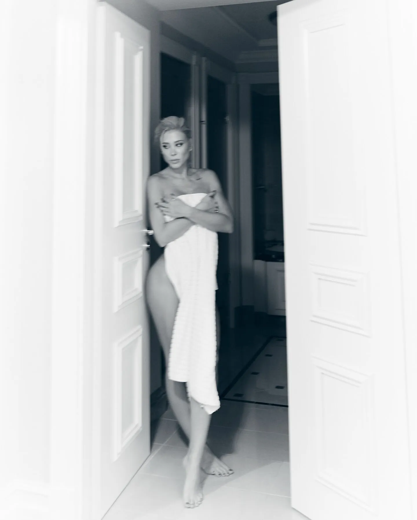 Жена футболиста сборной Украины выложила свои обнаженные фото из ванной