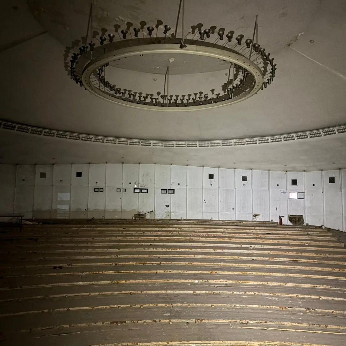 В КГГА показали, как идет реставрация известной "Летающей тарелки" на Лыбедской в Киеве. Фото