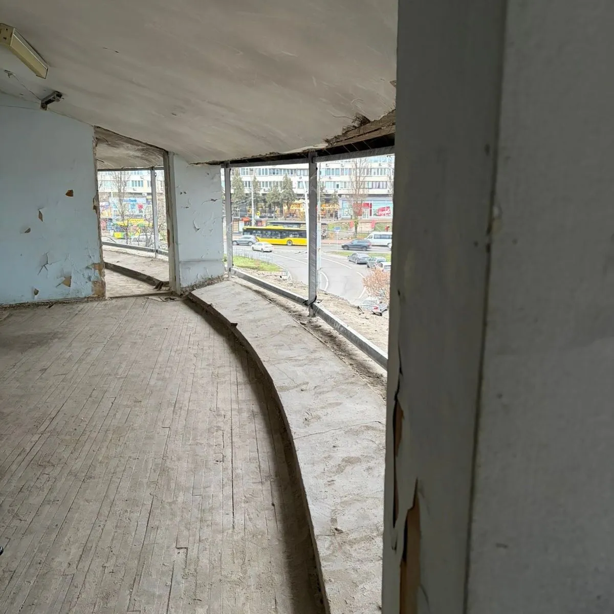 В КГГА показали, как идет реставрация известной "Летающей тарелки" на Лыбедской в Киеве. Фото