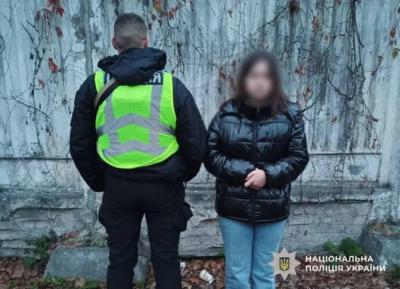 В Киеве с поличным задержали 18-летнюю наркодилершу с крупной партией "товара". Подробности и фото