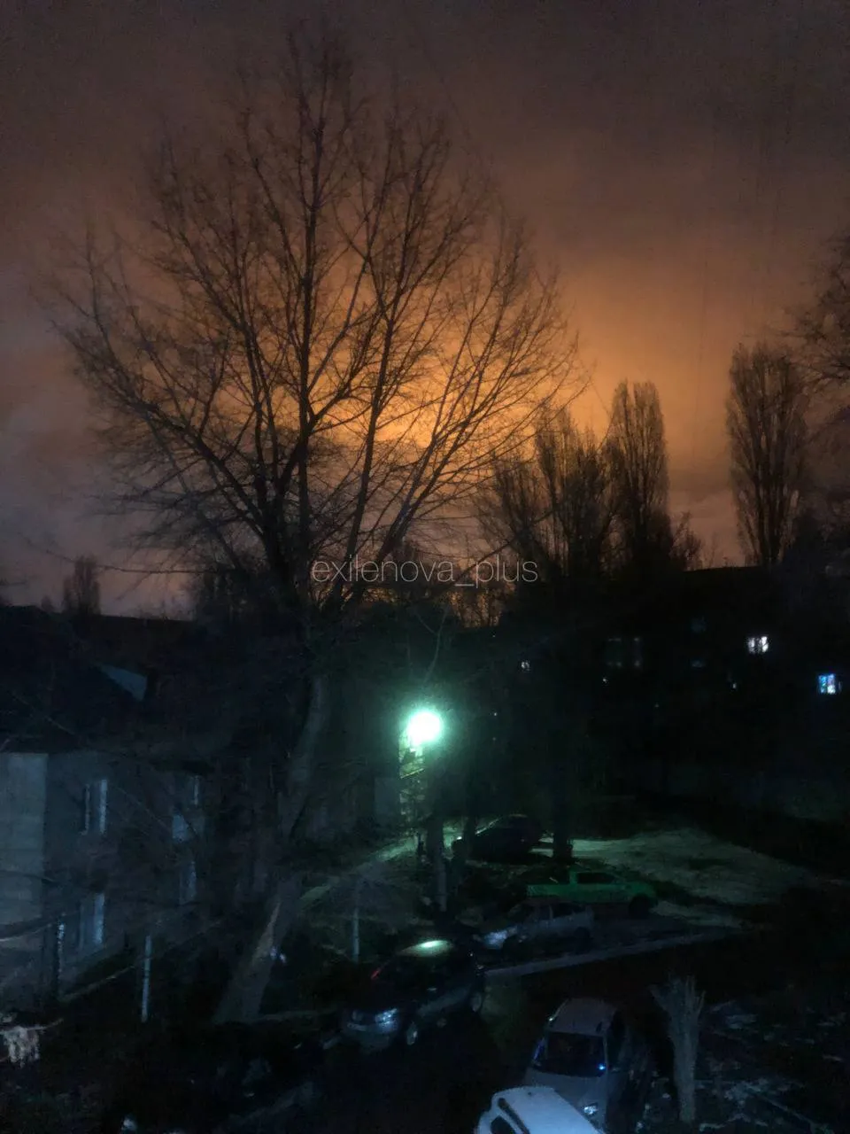 Дрони атакували НПЗ у російському Саратові: спалахнула пожежа. Фото та відео