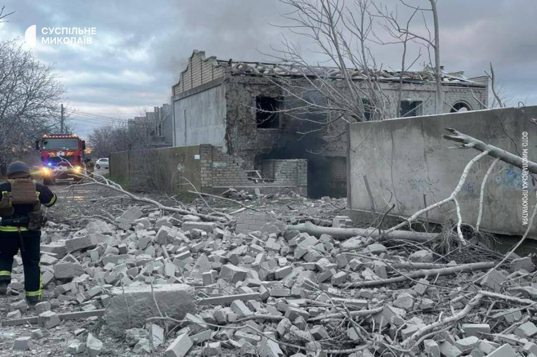 На Миколаївщині кількість постраждалих внаслідок атаки РФ зросла до пʼяти: що відомо про наслідки. Фото і відео