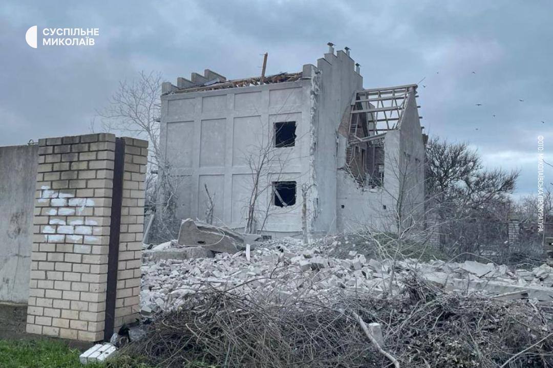 На Миколаївщині кількість постраждалих внаслідок атаки РФ зросла до пʼяти: що відомо про наслідки. Фото і відео