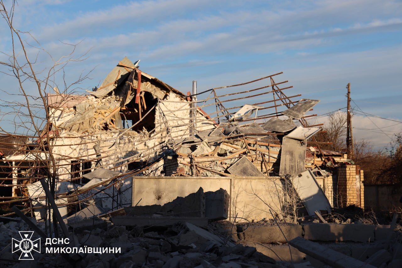 На Миколаївщині кількість постраждалих внаслідок атаки РФ зросла до пʼяти: що відомо про наслідки. Фото і відео