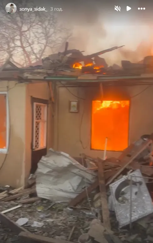 В Одесі внаслідок ворожої атаки спалахнув будинок чоловіка, який торік внаслідок удару РФ втратив дружину та сина