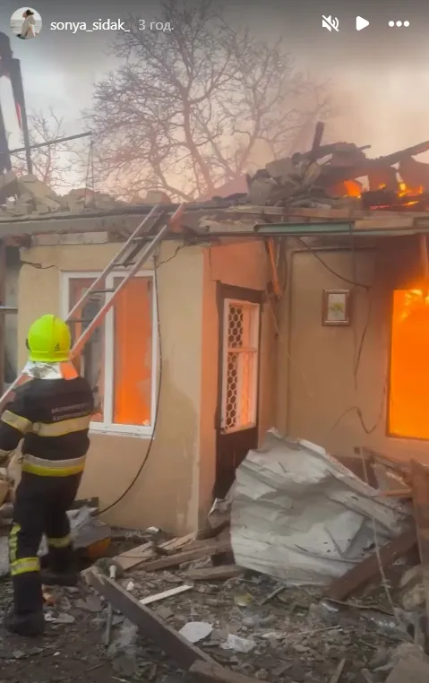 В Одесі внаслідок ворожої атаки спалахнув будинок чоловіка, який торік внаслідок удару РФ втратив дружину та сина