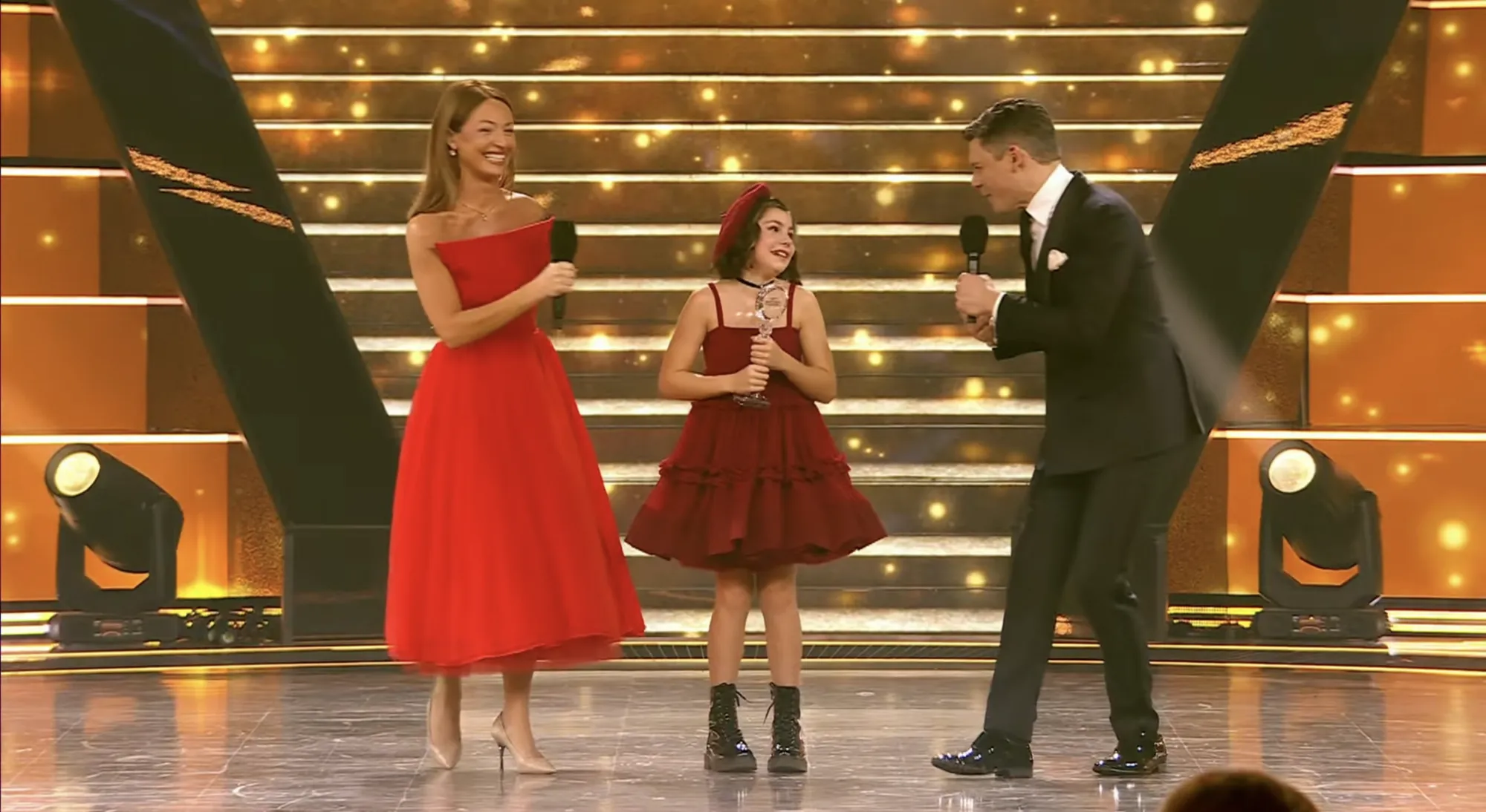 Франція перемогла на Дитячому Євробаченні 2025: текст пісні переможниці та що відомо про Лу Делез