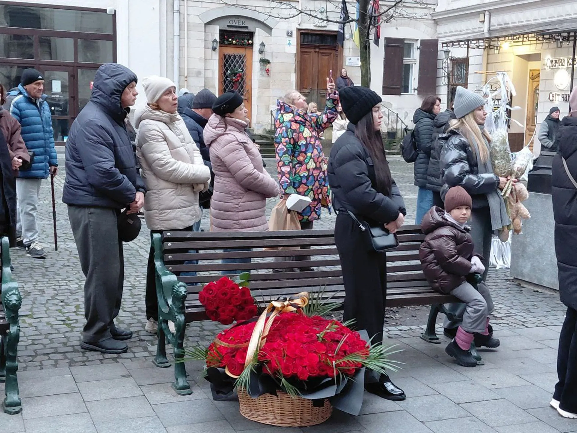 Сотни поклонников становились в очередь: как во Львове прощались со Степаном Гигой. Фото, видео