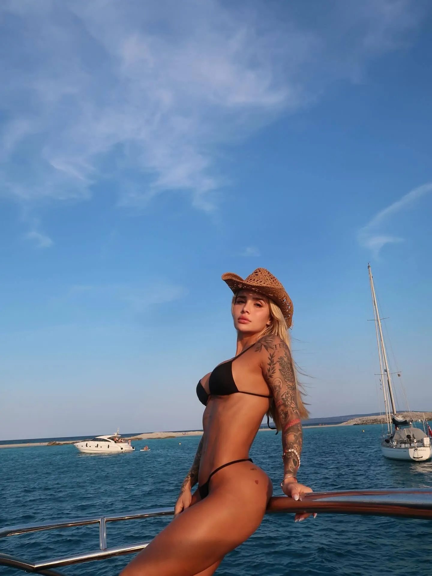 19-летний футболист "Шахтер" закрутил роман с бразильской красавицей, старшей его на 8 лет. Фото