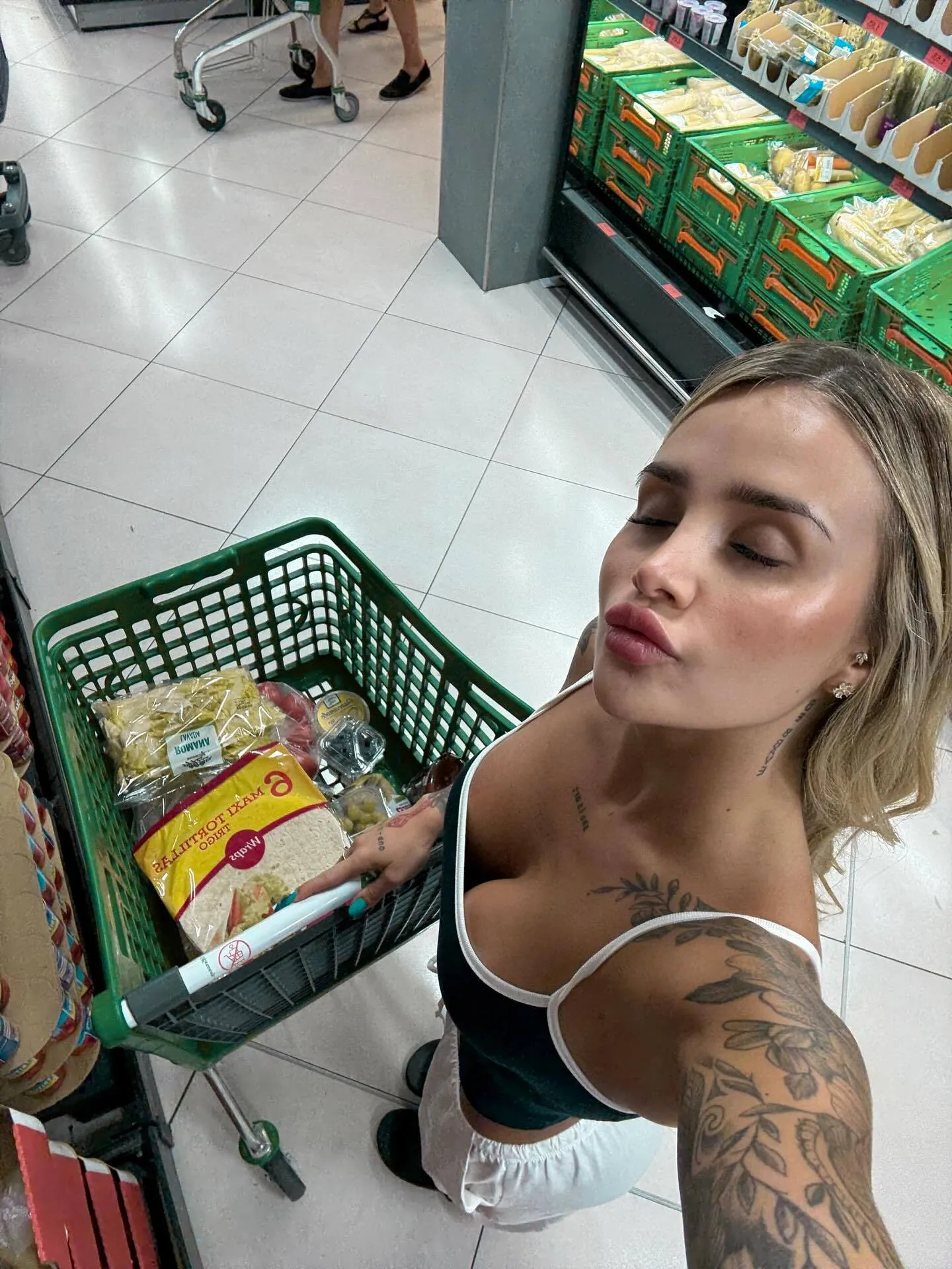 19-летний футболист "Шахтер" закрутил роман с бразильской красавицей, старшей его на 8 лет. Фото