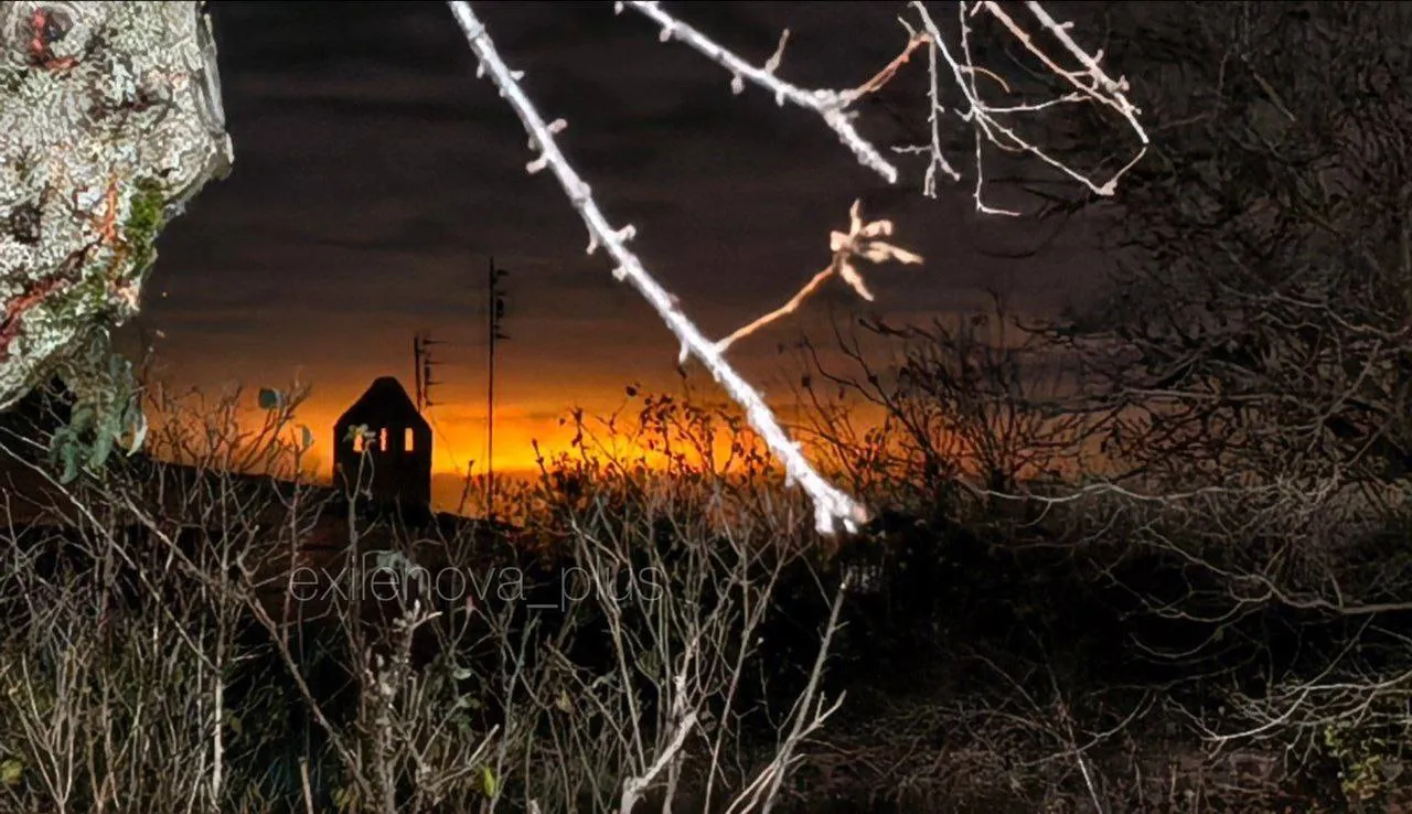 В России и оккупированном Крыму прогремели мощные взрывы: горят нефтебазы и не только. Видео