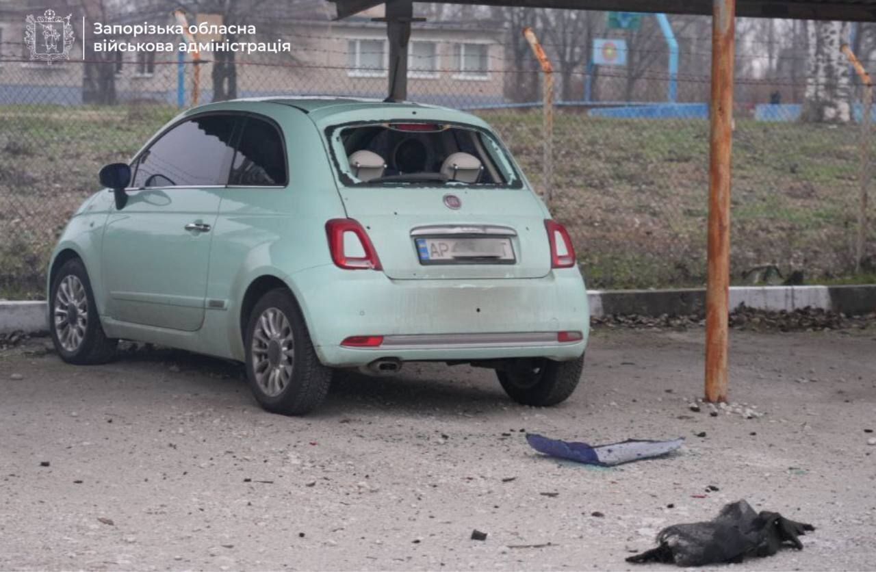 Росія атакувала Запоріжжя КАБами: приліт стався біля супермаркету. Фото і відео