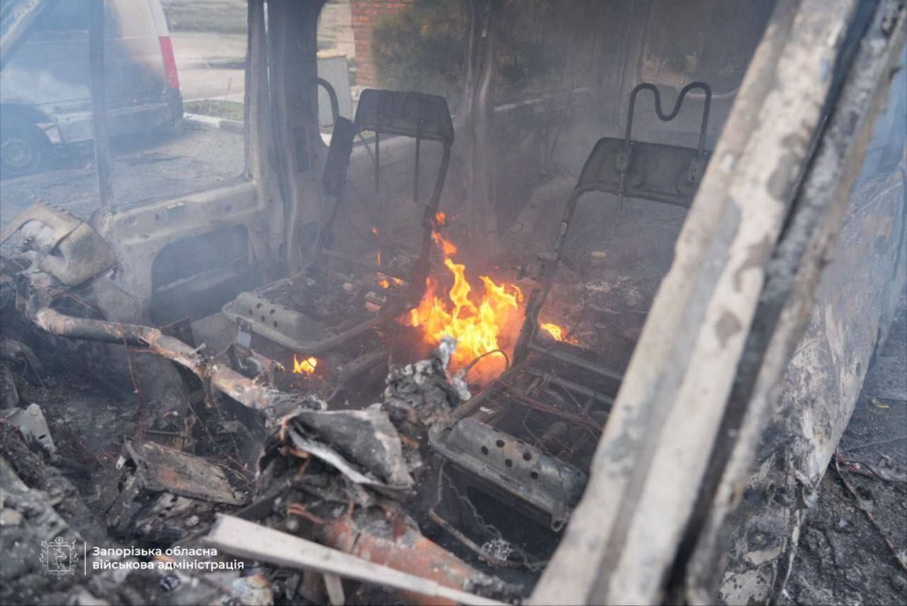 Росія атакувала Запоріжжя КАБами: приліт стався біля супермаркету. Фото і відео