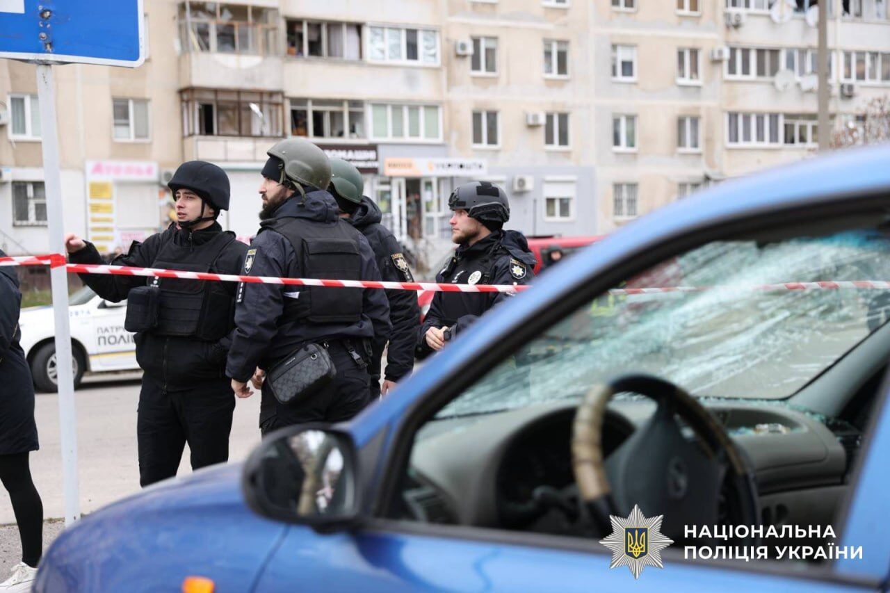 Росія атакувала Запоріжжя КАБами: приліт стався біля супермаркету. Фото і відео