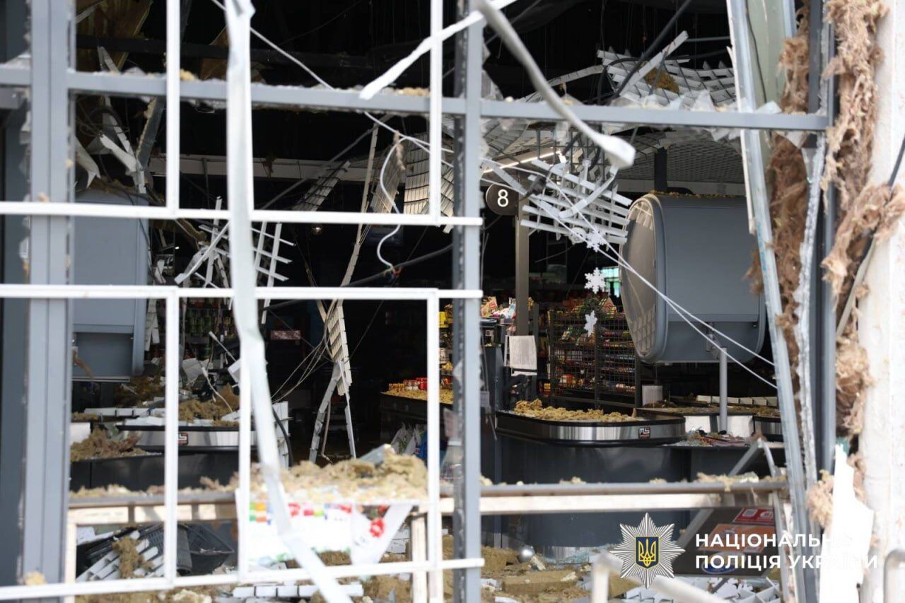 Росія атакувала Запоріжжя КАБами: приліт стався біля супермаркету. Фото і відео