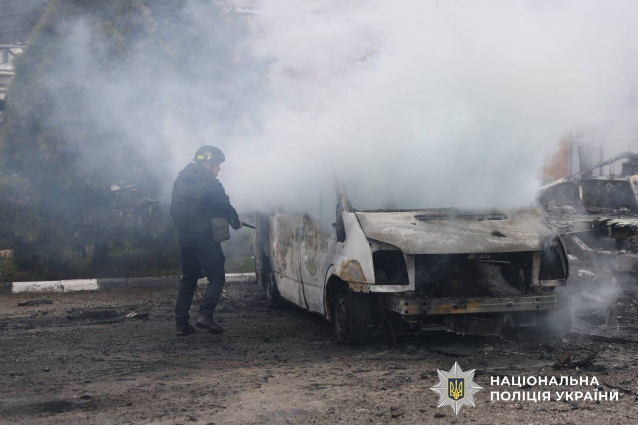 Росія атакувала Запоріжжя КАБами: приліт стався біля супермаркету. Фото і відео