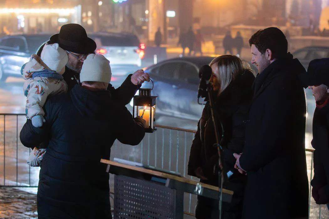 В Киеве на Майдане Независимости зажгли первую свечу на Ханукии. Фоторепортаж