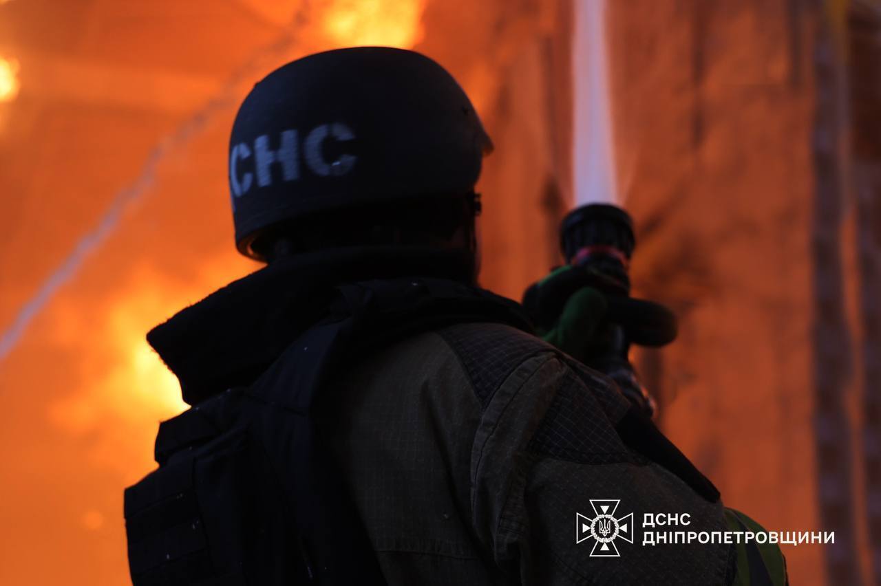 Окупанти атакували Дніпропетровщину: пошкоджено інфраструктуру, є постраждалі. Фото