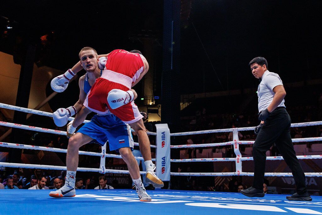 Росіянин вкусив суперника у фіналі ЧС з боксу, але замість дискваліфікації отримав "золото". Відео