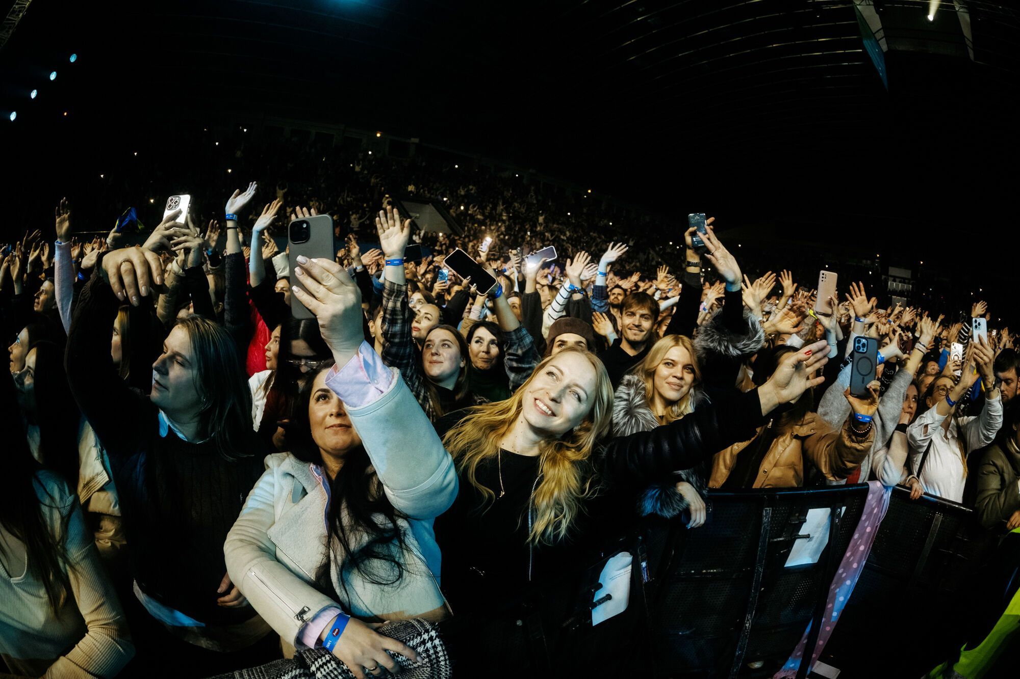 Справжні зірки сяють попри блекаути: чому соцмережі досі обговорюють концерт Макса Барських у Києві