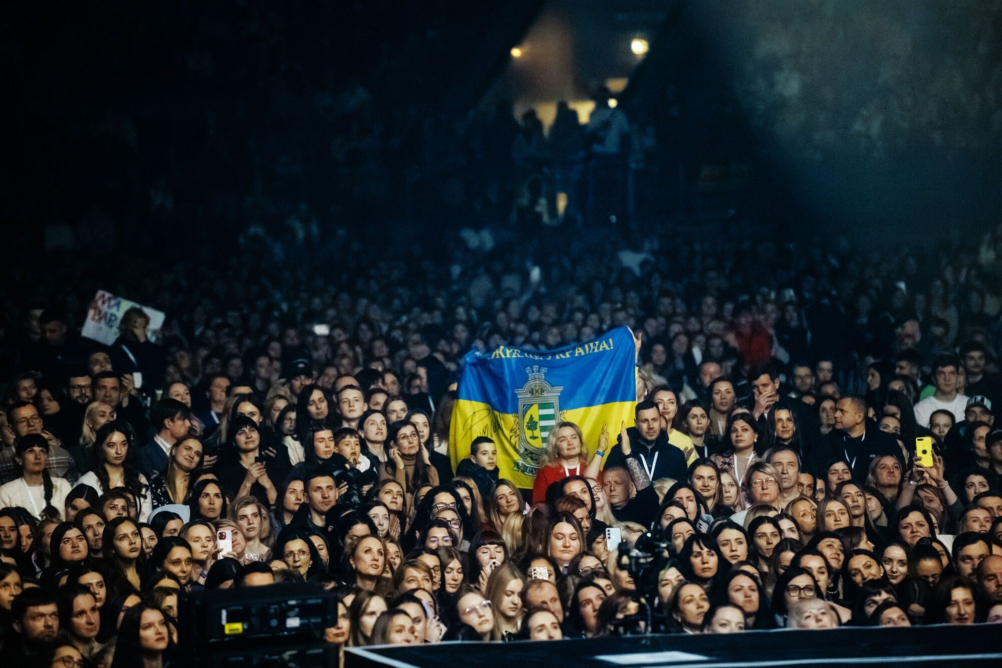 Справжні зірки сяють попри блекаути: чому соцмережі досі обговорюють концерт Макса Барських у Києві