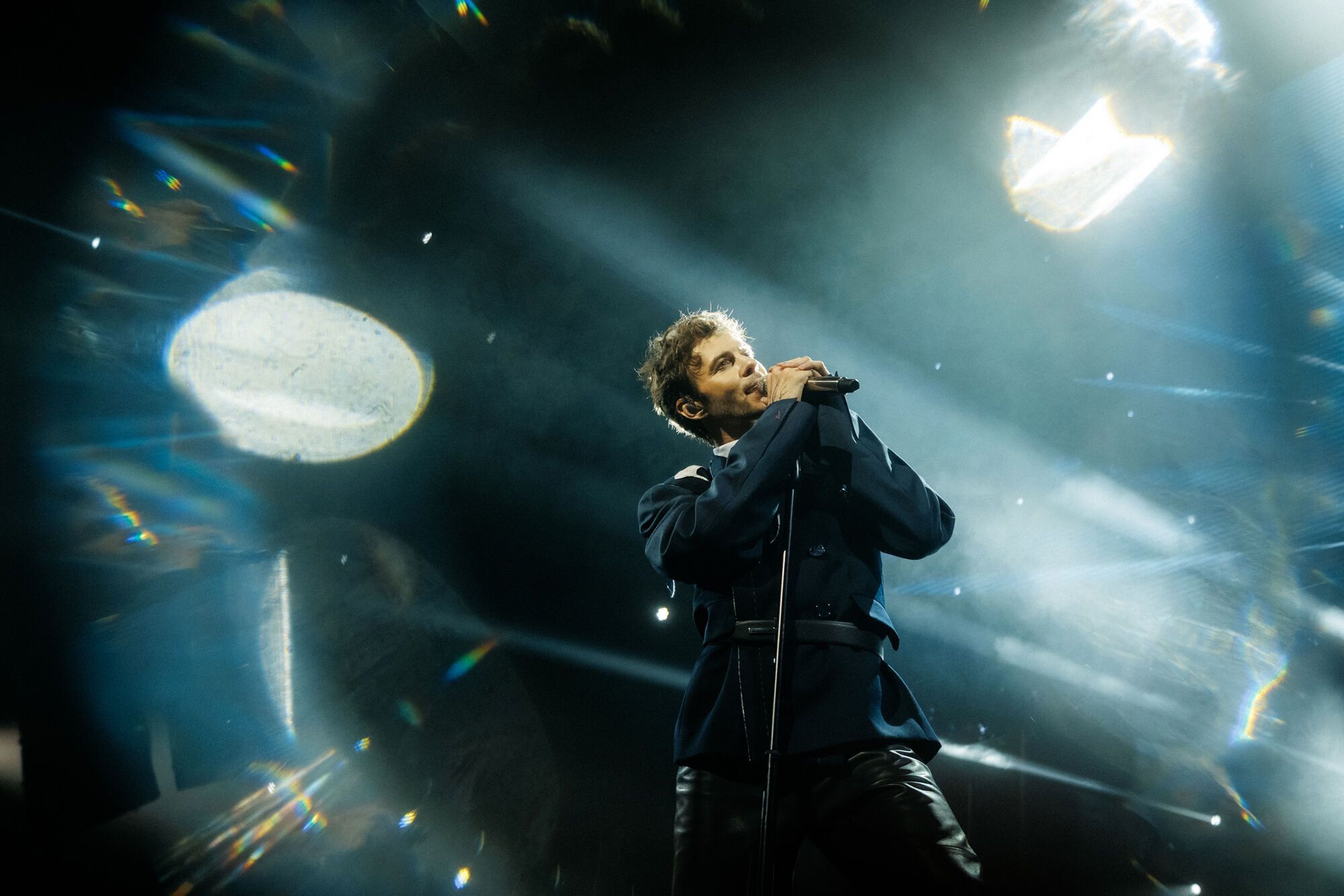 Справжні зірки сяють попри блекаути: чому соцмережі досі обговорюють концерт Макса Барських у Києві