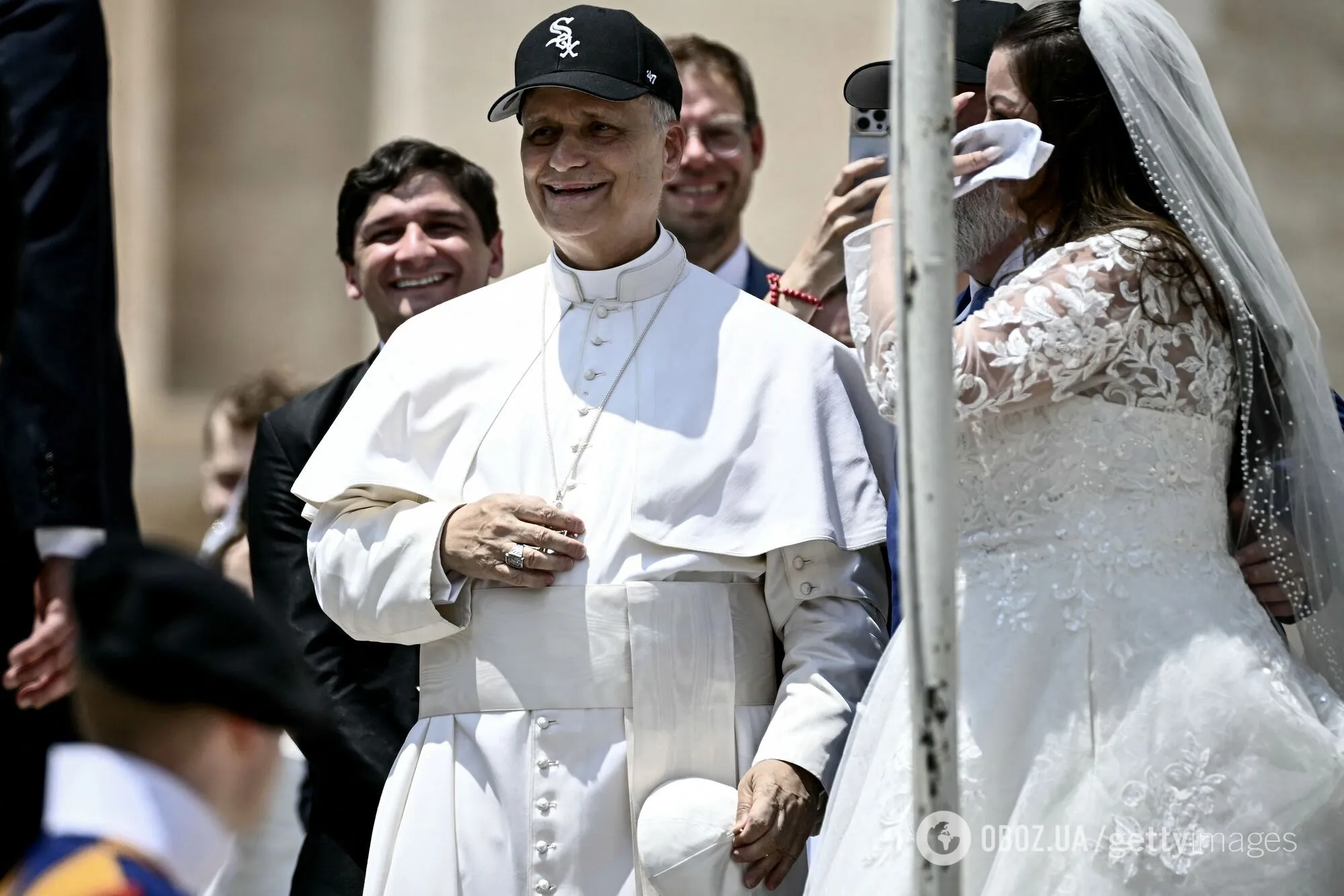 Папа Римський став одним із найстильніших людей 2025 року: топ-5 образів Лева XIV, які вразили журнал Vogue