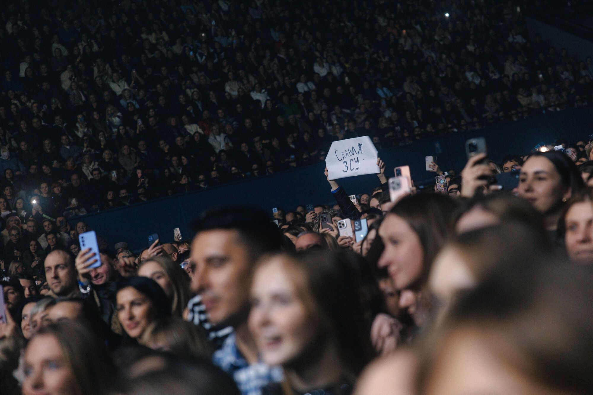 Справжні зірки сяють попри блекаути: чому соцмережі досі обговорюють концерт Макса Барських у Києві