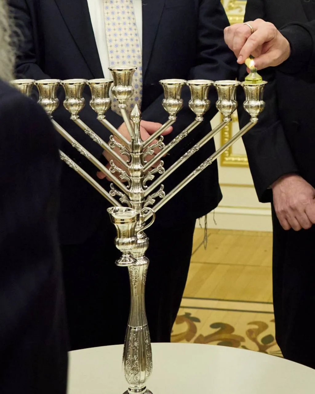 В Киеве на Майдане Независимости зажгли первую свечу на Ханукии. Фоторепортаж