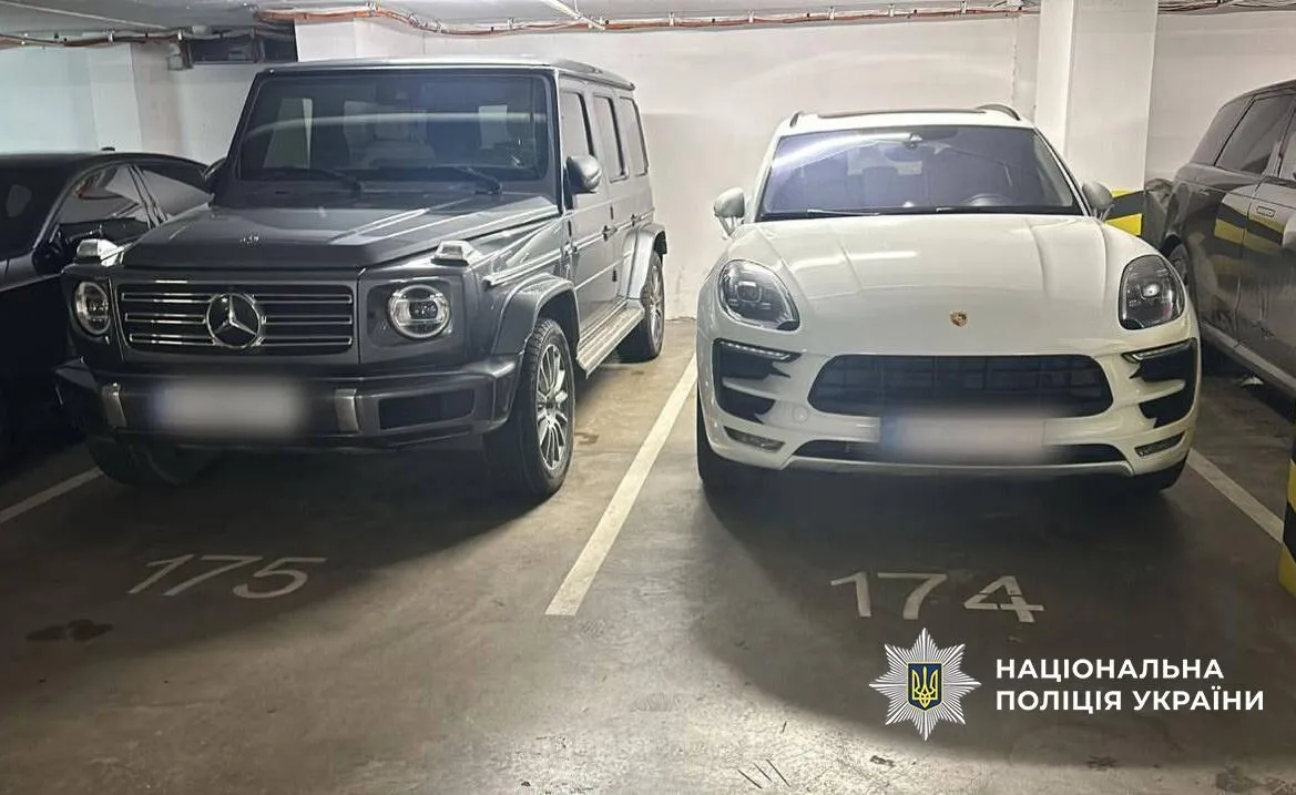 Вилучено три преміальні авто