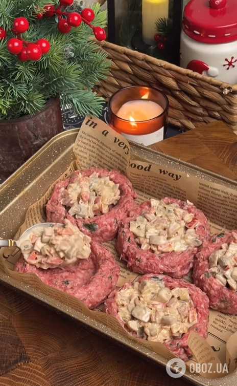 Сочные гнезда из фарша для сытного обеда: добавьте грибы, овощи и много сыра