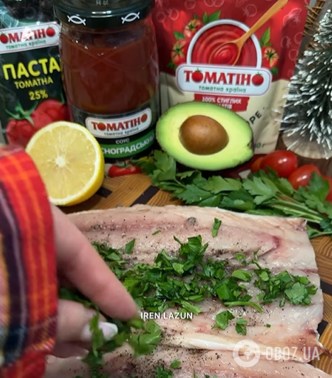 Так скумбрію ви ще не готували: як смачно запекти рибу рулетиками з морквою та цибулею