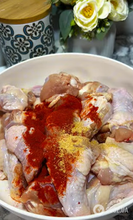 Зимний вариант ароматных запеченных крыльев: какой сезонный фрукт можно добавить