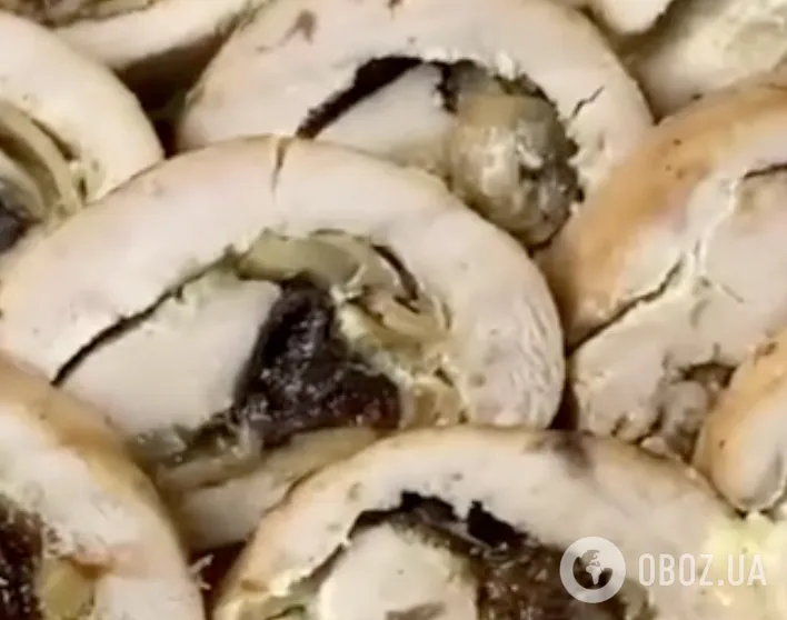 Сочный рулет из филе с грибами и черносливом: рецепт лучшего мясного блюда для праздничного стола