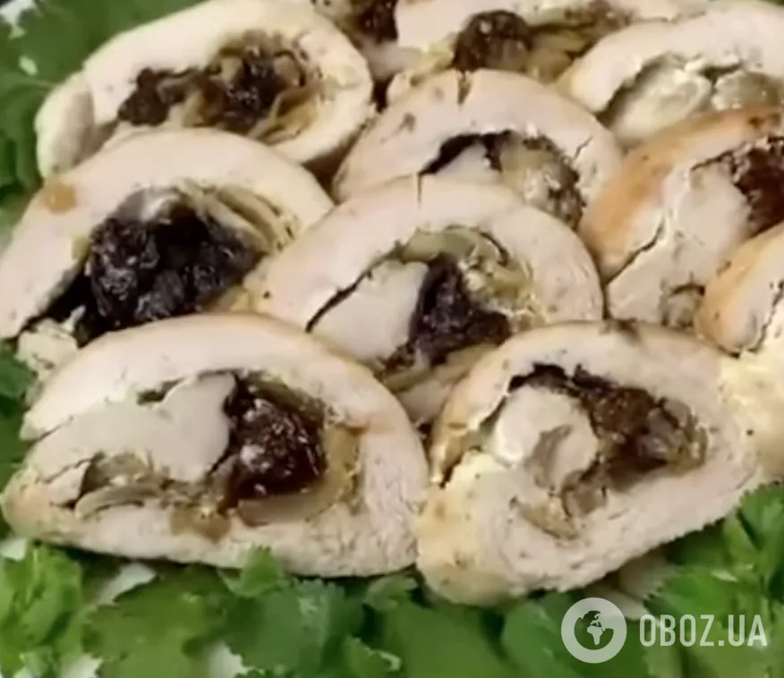 Сочный рулет из филе с грибами и черносливом: рецепт лучшего мясного блюда для праздничного стола