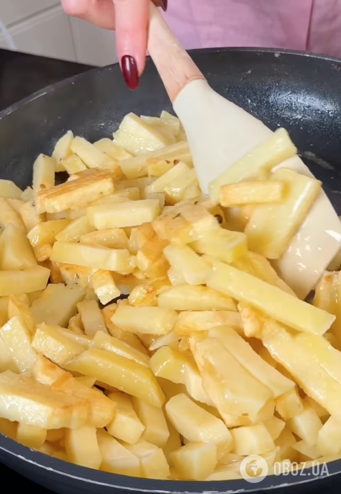 Уся справа в борошні: як правильно смажити і що додати в картоплю, щоб вона не горіла, була хрусткою і не сирою