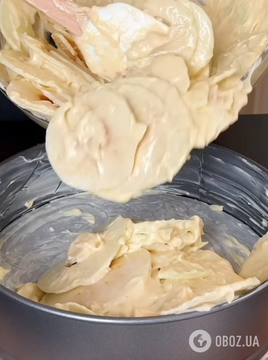 Яблучний пиріг для святкового столу "Невидимка", який складається з однієї начинки: рецепт