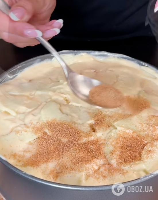 Яблучний пиріг для святкового столу "Невидимка", який складається з однієї начинки: рецепт