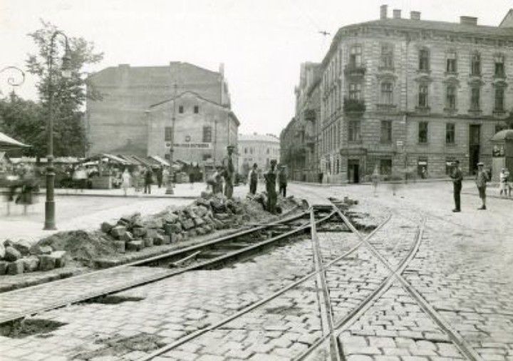 У мережі показали дорожні роботи у Львові 100 років тому. Фото