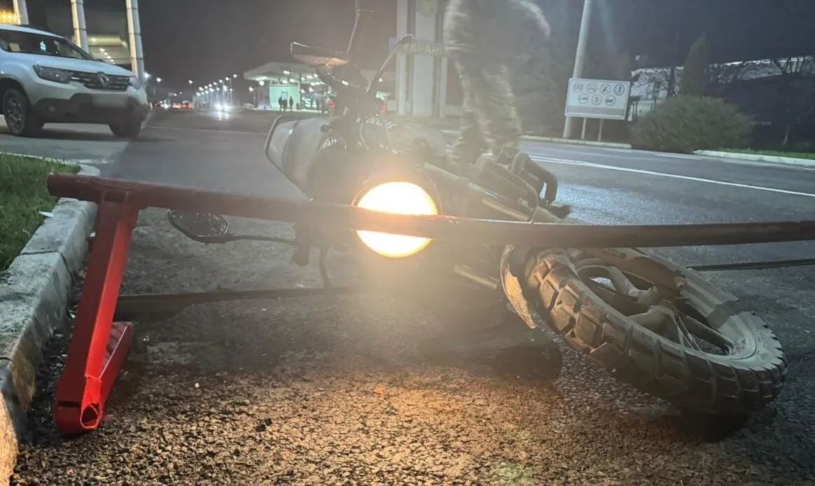 Чоловік на мотоциклі намагався прорватися з України до Румунії: чим все скінчилось. Фото і відео