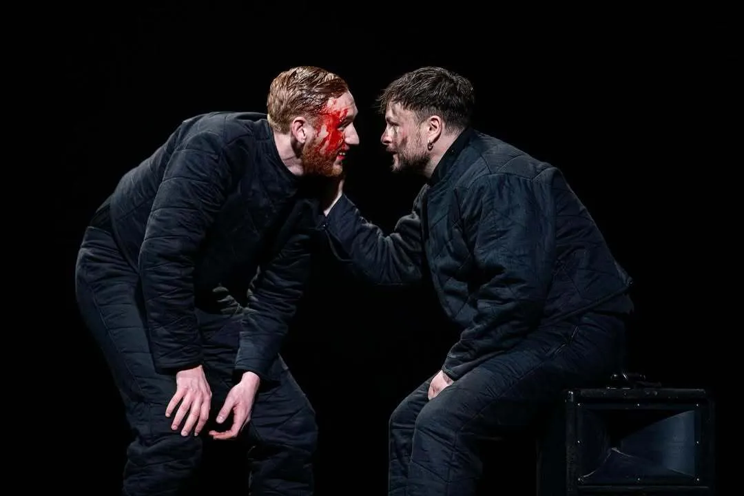 У театрі "прокляття" вистави "Макбет" ледь не вбило відомого актора на очах у глядачів. Моторошне відео