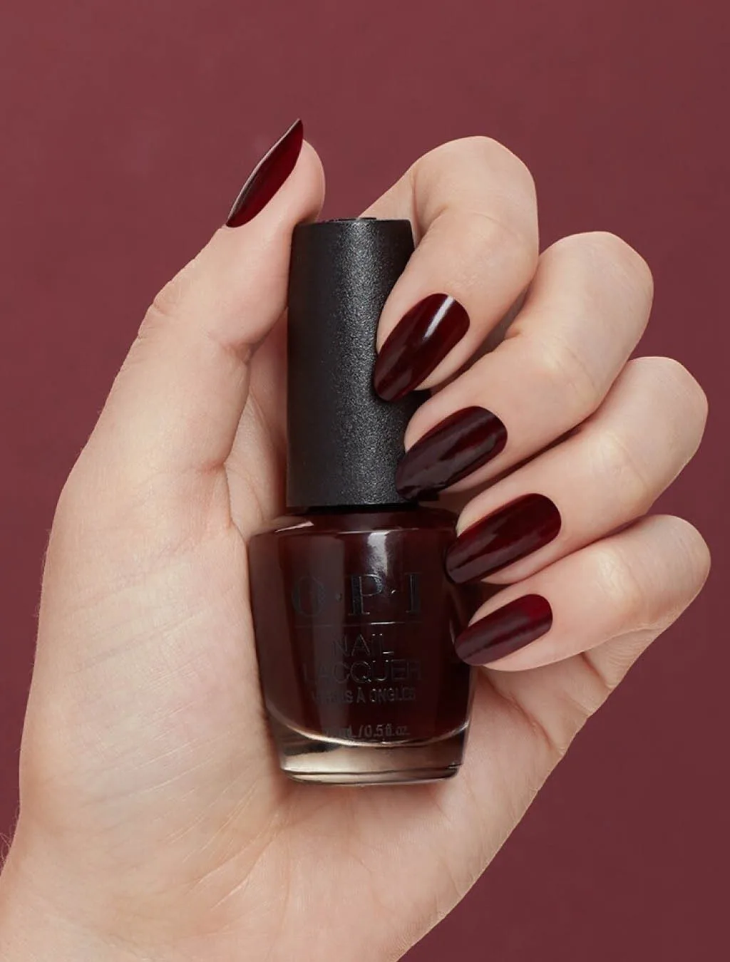 Замінить бордовий: названо колір манікюру, який стане абсолютним хітом у 2026 році