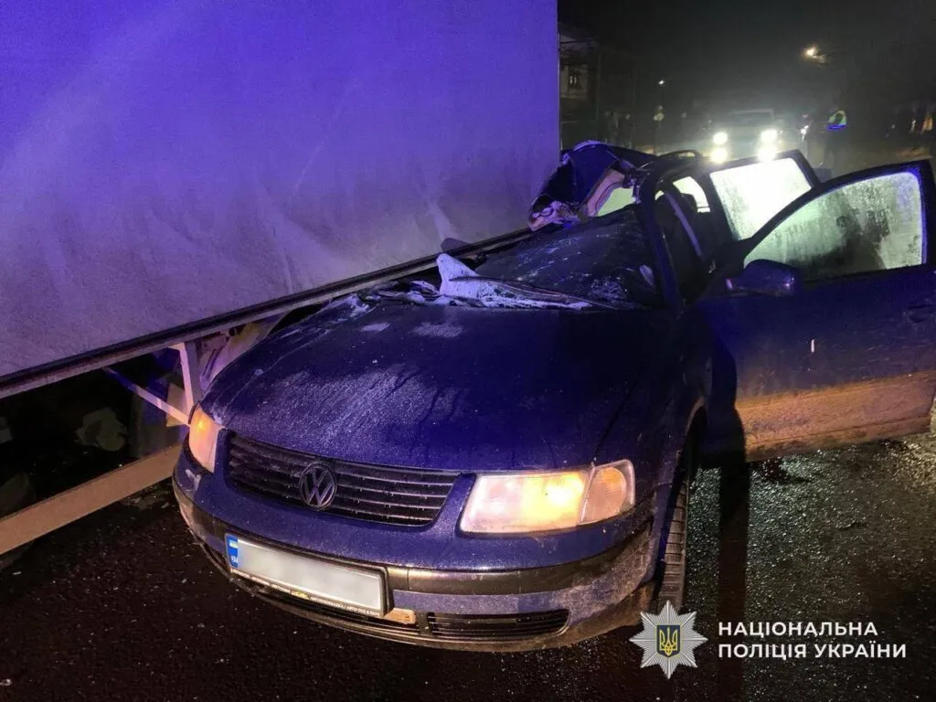 На Закарпатье 15-летний водитель попал в ДТП, погибла школьница: подростки дружили и поехали кататься