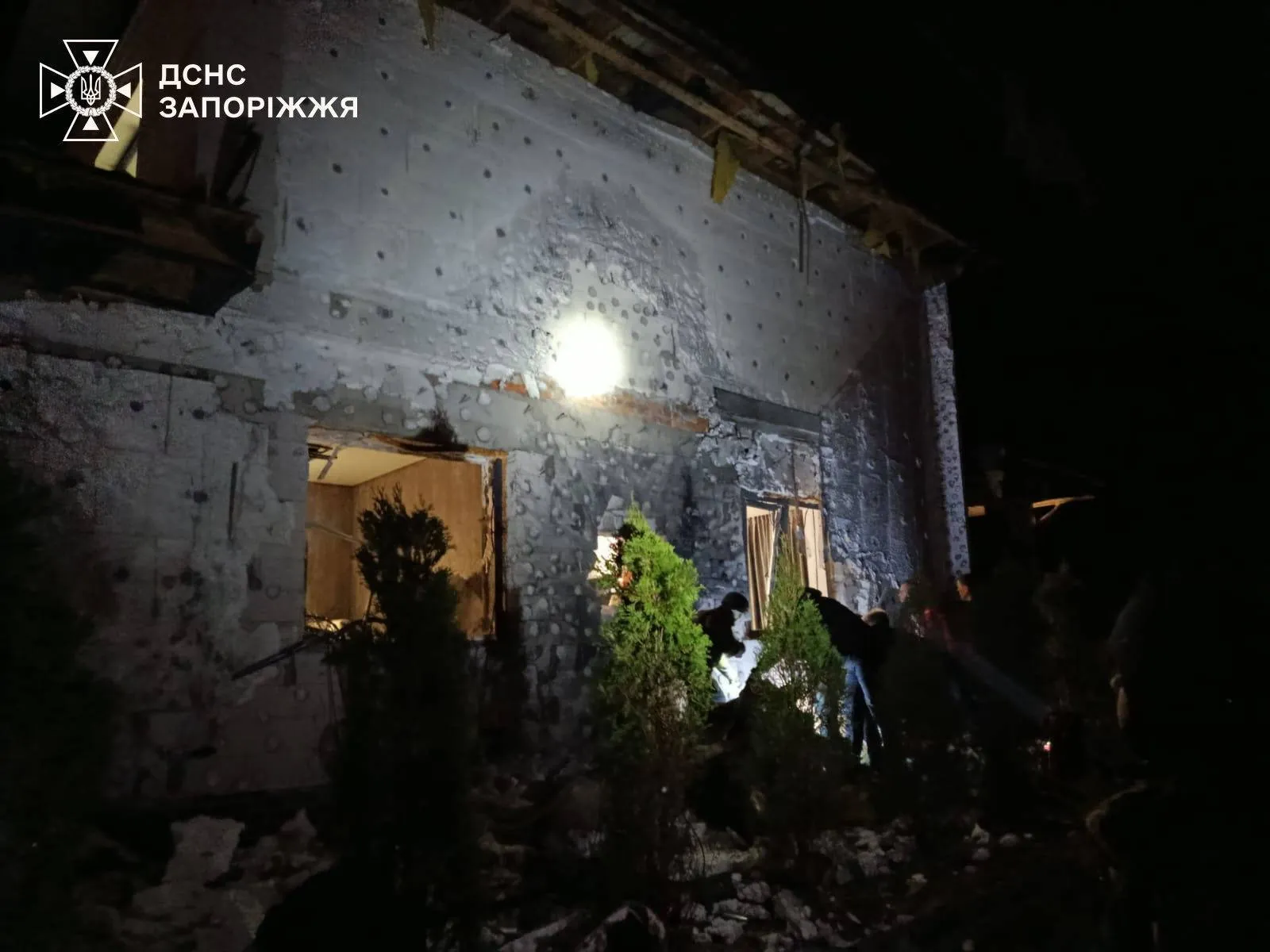 Россия атаковала Запорожье беспилотником: повреждены частные дома, есть пострадавшие. Фото и видео